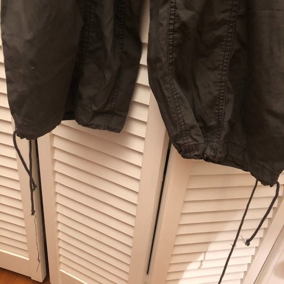 Norma Kamali women cargo dark grey capri/cropped - Picture 3 of 10